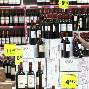 Foire aux vins de l'hypermarché Auchan du centre commercial de Bordeaux Lac.