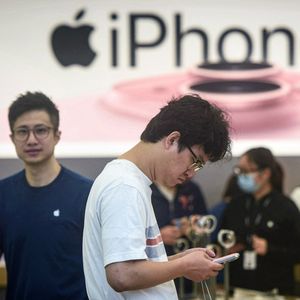 Si les Chinois sont friands des nouveautés d'Apple, la marque à la pomme ne semble pas pressée d'appliquer les règles imposées par Pékin.