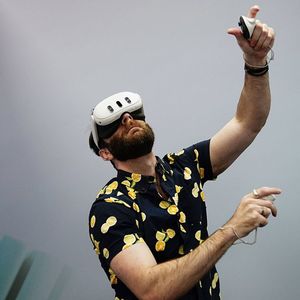 Hier à la présentation Meta Connect. La division Reality Labs de Meta, dans laquelle se situe l'activité de casques virtuels, perd encore des milliards de dollars.