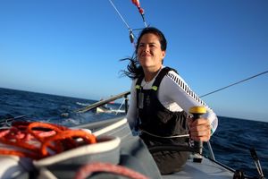 Victoire Martinet, 32 ans, est partie le 25 septembre 2023 pour au moins un mois et demi de navigation en solo, en deux étapes avec un stop aux Canaries.