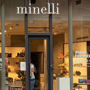 Minelli compte 120 boutiques et corners et quelque 500 salariés.