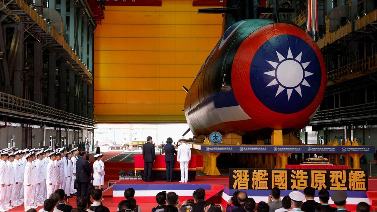 Taïwan dévoile un premier sous-marin face à la menace chinoise