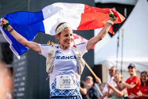 Marion Delespierre lorsqu'elle est devenue championne du monde de trail long (87 km, 6.500 mètres de dénivelé positif), en juin 2023, en Autriche.
