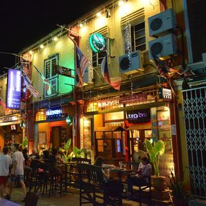 La tradition des restaurants de rue est ancrée dans la culture des Malaisiens (Photo : des restaurants à Melaka).