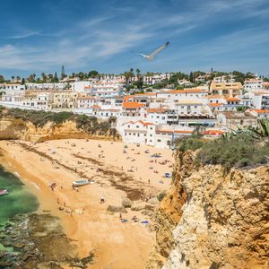 L'Algarve est la destination préférée des retraités venus profiter du soleil et de la douceur fiscale au Portugal.