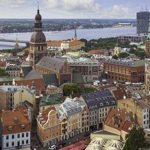 En Lettonie, la banque centrale et le gouvernement ont appelé les banques à réduire leurs marges sur les crédits immobiliers.