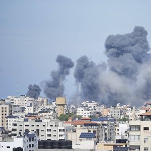 Des centaines de roquettes ont été envoyées depuis Gaza vers Israël tôt samedi.