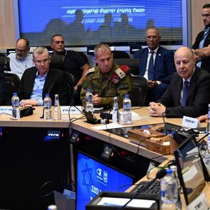 Réunion du gouvernement israélien à Tel Aviv, samedi, sous l'égide de Benyamin Netanyahou (à droite sur la photo).