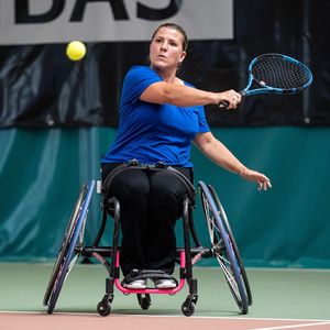 Sandrine Cauderon Paulin pratique le tennis fauteuil depuis 2018.