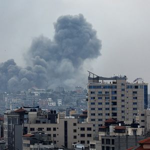 Les représailles et raids israéliens destinés à éliminer des combattants du Hamas et leurs infrastructures battent leur plein depuis dimanche et encore ce lundi midi, ici dans la ville de Gaza.