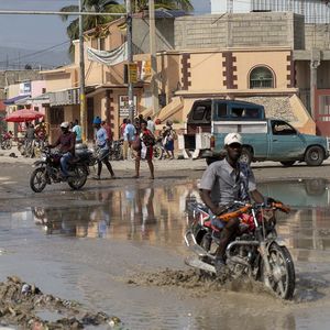 La pauvreté et l'insécurité sont partout dans la capitale haïtienne, Port-au-Prince, contrôlée par les gangs et où plus aucune autorité légitimée par des élections récentes n'est en charge.