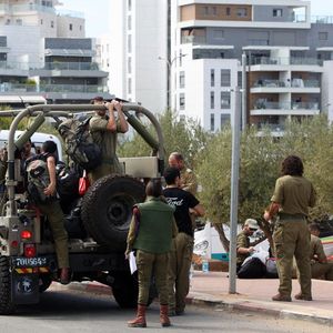 Les forces armées israéliennes rappellent les réservistes. Quelque 300.000 citoyens vont rejoindre très vite leurs unités.
