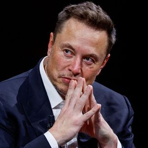 Elon Musk se décrit lui-même comme un absolutiste de la liberté d'expression.