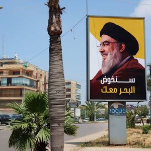 Affiche du leader du Hezbollah, Hassan Nasrallah, dans un quartier de Beyrouth au Liban.