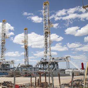 Le pétrolier texan ExxonMobil achète Pioneer Natural Resources, un producteur de pétrole et de gaz de schiste implanté au Texas.