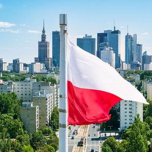 Les gratte-ciel de Varsovie. Depuis l'entrée dans l'UE en 2004, la Pologne est passée du 9e au 6e rang dans le classement des PIB du bloc, doublant la Belgique, l'Autriche et la Suède.