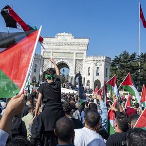 Manifestation en soutien aux Palestiniens à Istanbul, le vendredi 13 octobre 2023.