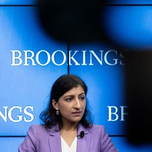 Lina Khan, la patronne de l'antitrust américain, a déclenché sa première poursuite contre le groupe de services d'anesthésie USAP détenu par un fonds.