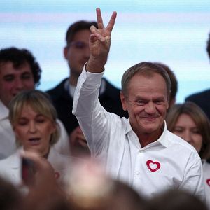 La coalition menée par l'ancien président du Conseil européen, Donald Tusk, a remporté les élections législatives en Pologne.