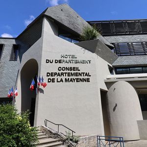 Selon une enquête de Départements de France auprès de 66 départements, « nous en avons en moyenne perdu de 17 à 20 % de nos recettes de DMTO à ce stade de l'année », a indiqué François Sauvadet, le président de Départements de France.