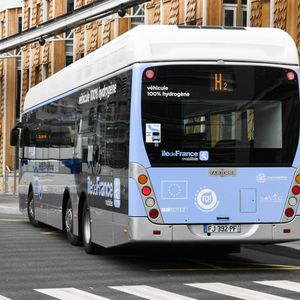La gare de Versailles Chantiers. Un bus à hydrogène coûte plus cher qu'une version électrique à batteries, elle-même beaucoup plus onéreuse qu'un diesel de dernière génération.