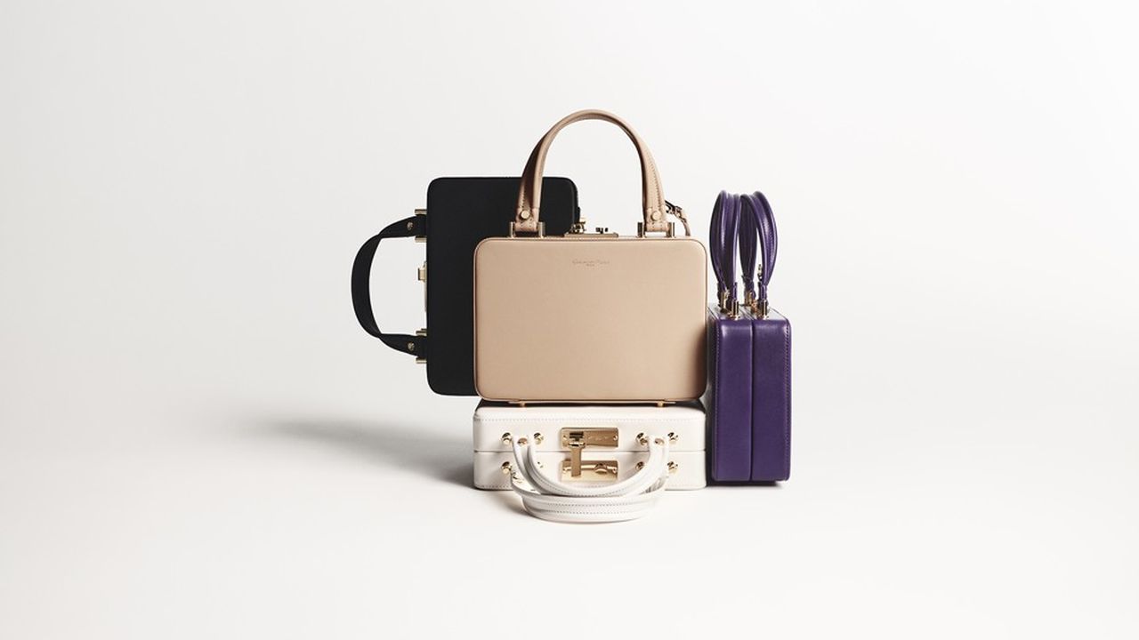 Le sac Vali dans les coloris cipria, noir, «off-white» et violet