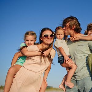 Les couples avec trois enfants sont les principaux bénéficiaires des avantages fiscaux accordés aux familles, avec un gain moyen de 3.900 euros.