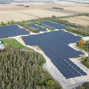 La nouvelle centrale photovoltaïque de Munchhouse compte 32.000 panneaux solaires.