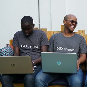 Des entrepreneurs à l'incubateur MEST, basé au Ghana.