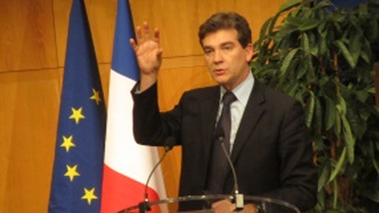 Arnaud Montebourg lors de la signature de la charte du Mentorat