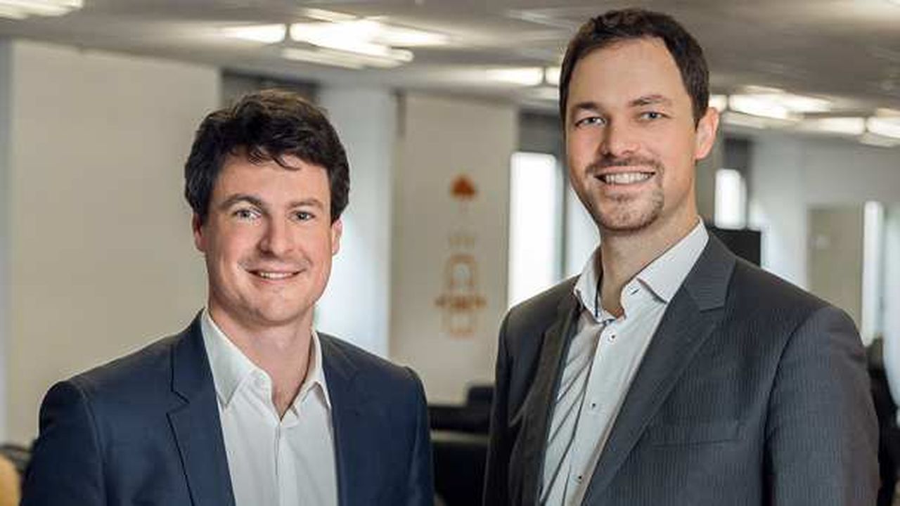 Loic Moisand, à gauche, et Thibault Hanin, cofondateurs de Synthesio, une start-up qui analyse les réseaux sociaux pour les entreprises.