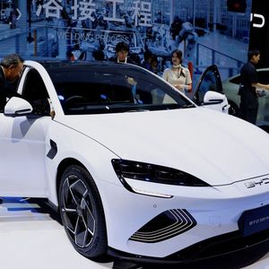 Arrivé en début d'année sur le marché japonais, le constructeur chinois BYD a annoncé, mercredi 25 octobre, à l'ouverture du Japan Mobility Show qu'il allait lancer, dans le pays, avant le printemps, un troisième véhicule 100 % électrique.