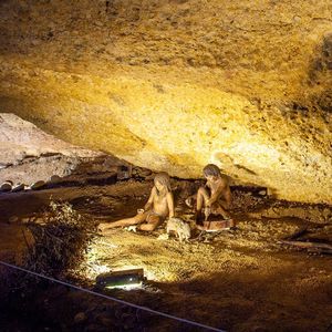Une grotte de l'époque paléolithique (-37.000 ans), en Catalogne espagnole, dans le village de L'Espluga de Francoli.