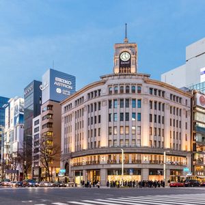 Les ouvertures de boutiques aux architectures audacieuses sont nombreuses au Japon.
