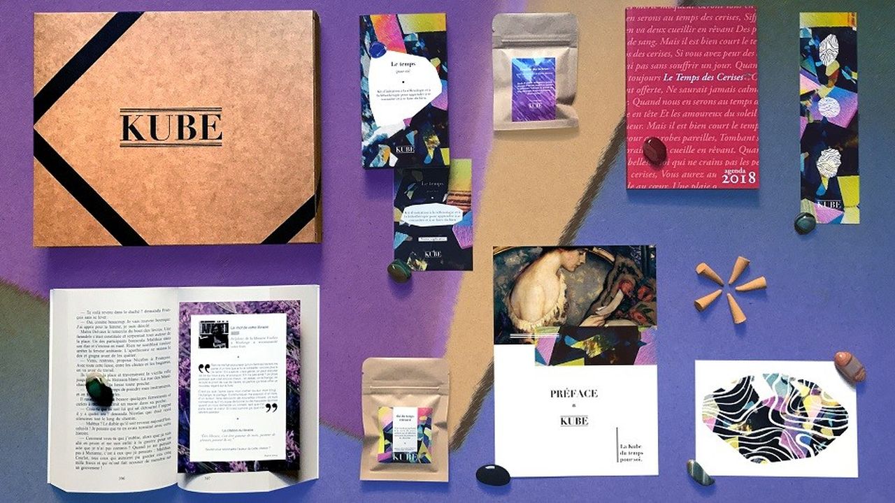 Kube est une box littéraire qui comprend un livre choisi pour chaque lecteur et des objets surprise.