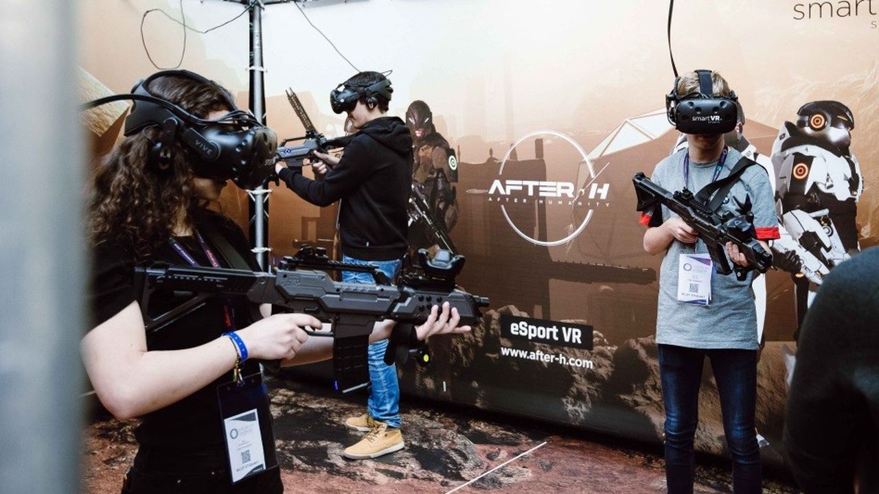 Quatre joueurs professionnels se sont affrontés en direct au cours d'une partie d'After-H, un nouveau jeu en réalité virtuelle, lors de Virtuality 2018.