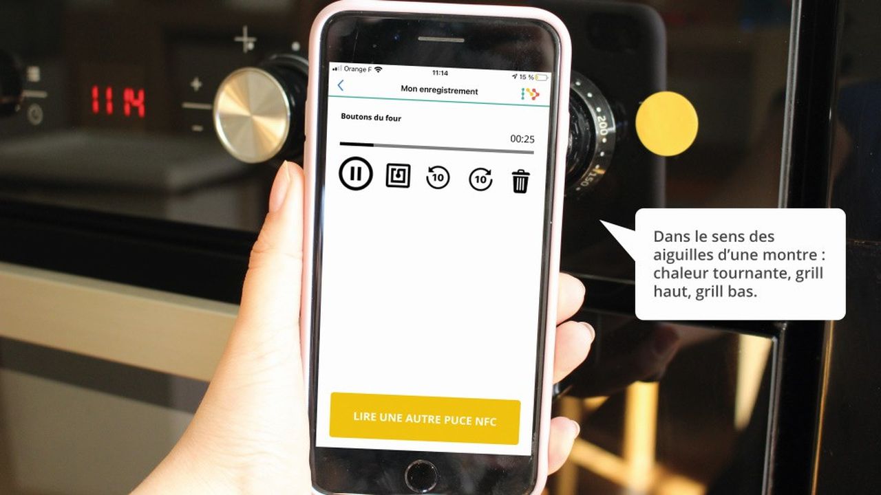 L'application mobile Vocaléo permet en effet d'associer un enregistrement vocal personnalisé à un lieu ou à un objet grâce à des mini-puces NFC adhésives.