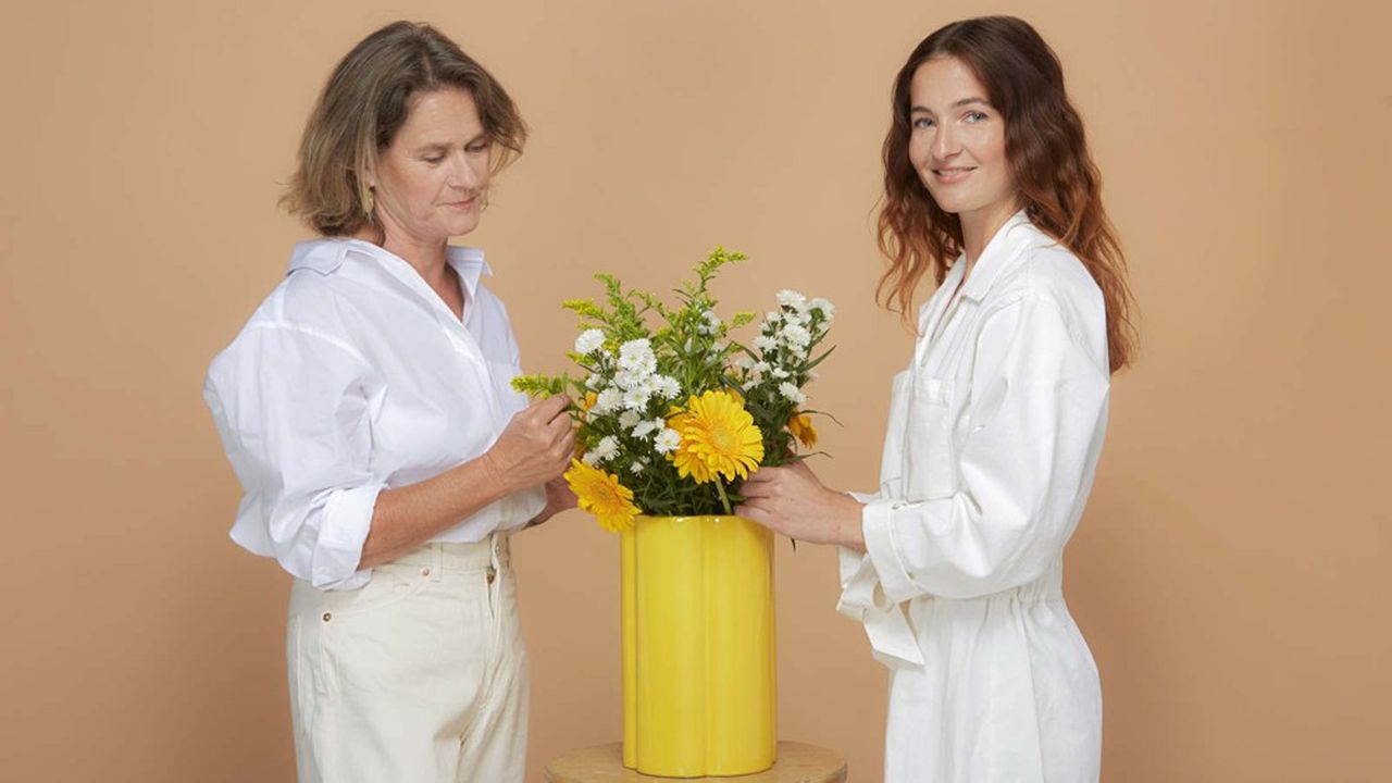 Marion Weber (à droite) a créé la société d'huiles cosmétiques Oden en 2017. Sa mère, Laurence Georgelin (à gauche), est associée à la structure.