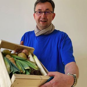 Karim Vincent Viry, le fondateur de Finiterestes29, entreprise qui vend des paniers de fruits et légumes à 5 euros en Bretagne.