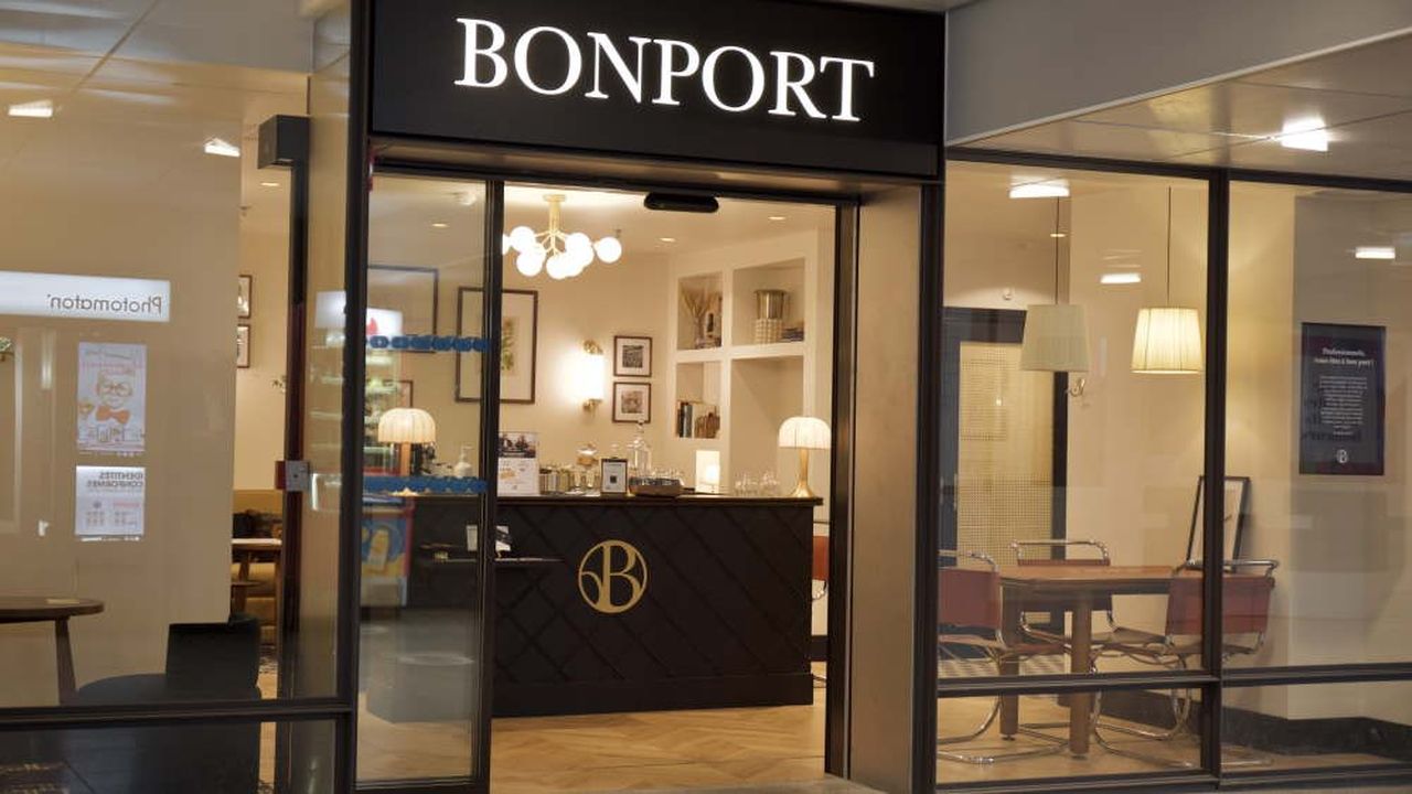 Mi-café, mi-bureau, Bonport renaît de ses cendres à la gare Montparnasse après un début « avorté » à Lille.