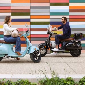 Edouard Barthès, fondateur d'EBS Isolation, a lancé à l'été 2022 une gamme de scooters électriques de la marque Tym'.