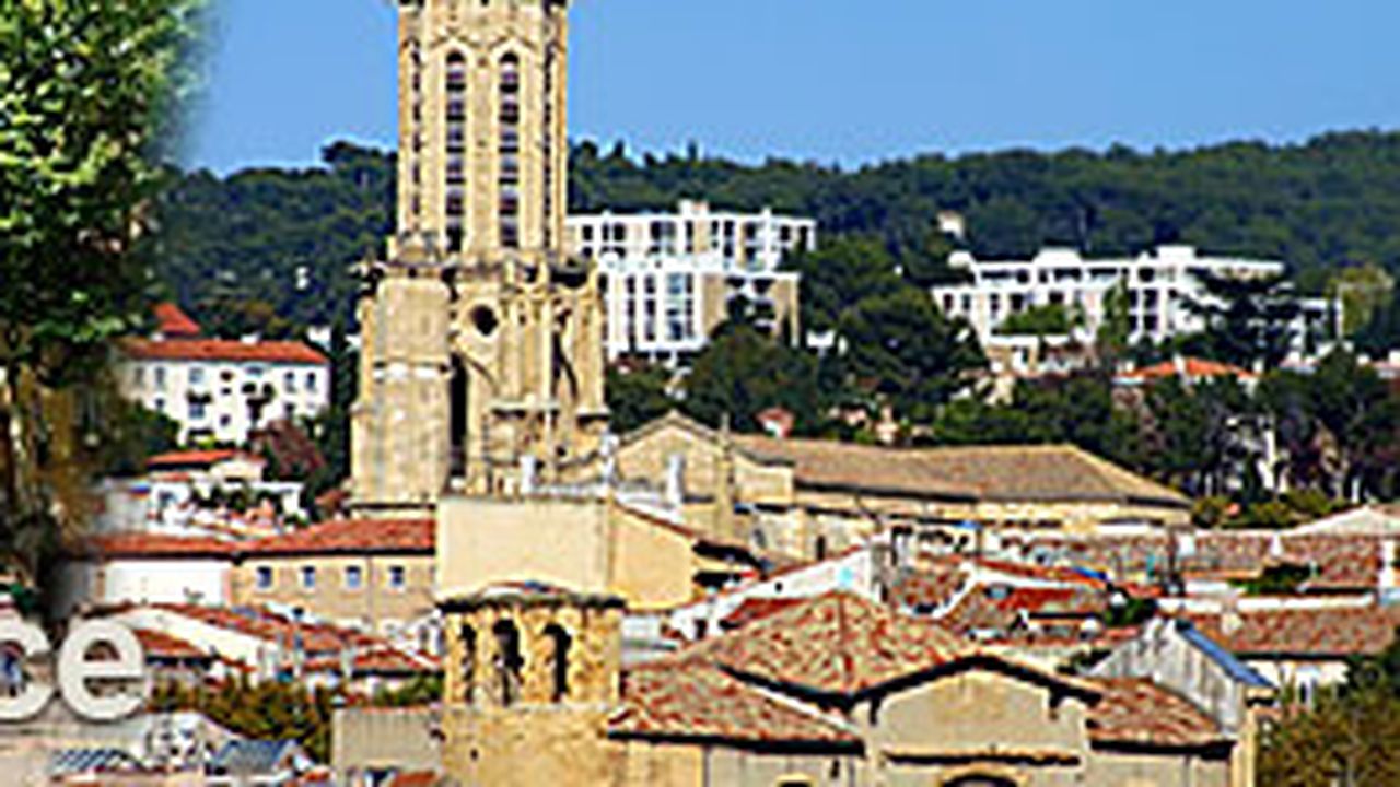 Mairie d'Aix-en-Povence (gauche), vue aérienne de la ville (droite)
