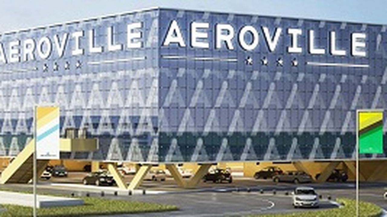 Sur la façade faite de plaques de verre sérigraphié d'Aéroville, des "hubs" rappellent l'environnement aérien.