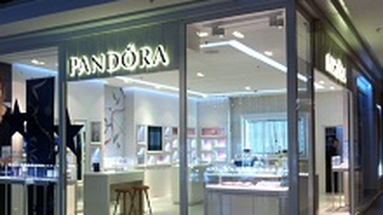 Boutique Pandora située dans le centre commercial Avant-Cap à Cabriès (13).