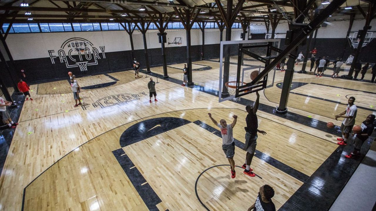 La franchise de salles de terrains de basket Hoops Factory est inspirée du concept new-yorkais Basketball City.