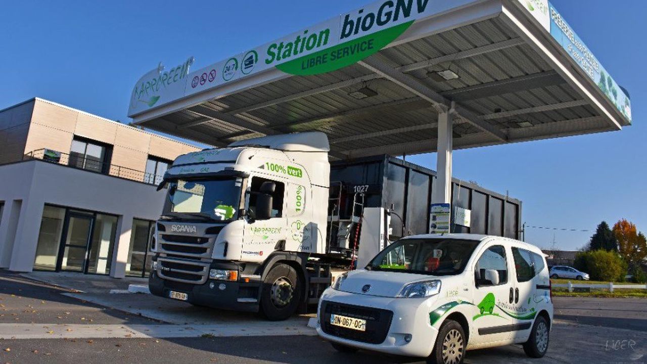 Les stations-service Karrgreen permettent la recharge en BioGNV, un gaz naturel renouvelable, mais aussi en électricité.