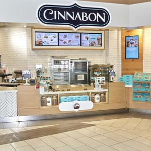 L'enseigne Cinnabon, spécialisée dans les pâtisseries à la cannelle, recherche un master-franchisé pour ouvrir une centaine de points de vente en France.