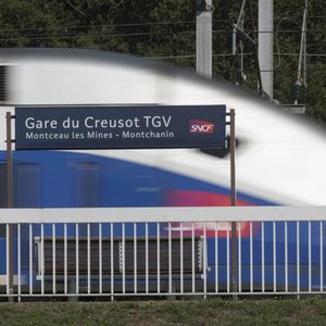 Chaque jour, les usagers de la SNCF peuvent prendre un train au Creusot en direction de Roissy à 6h34. Mais depuis un an, la desserte au Creusot a été supprimée au retour, obligeant les voyageurs à passer par Lyon.