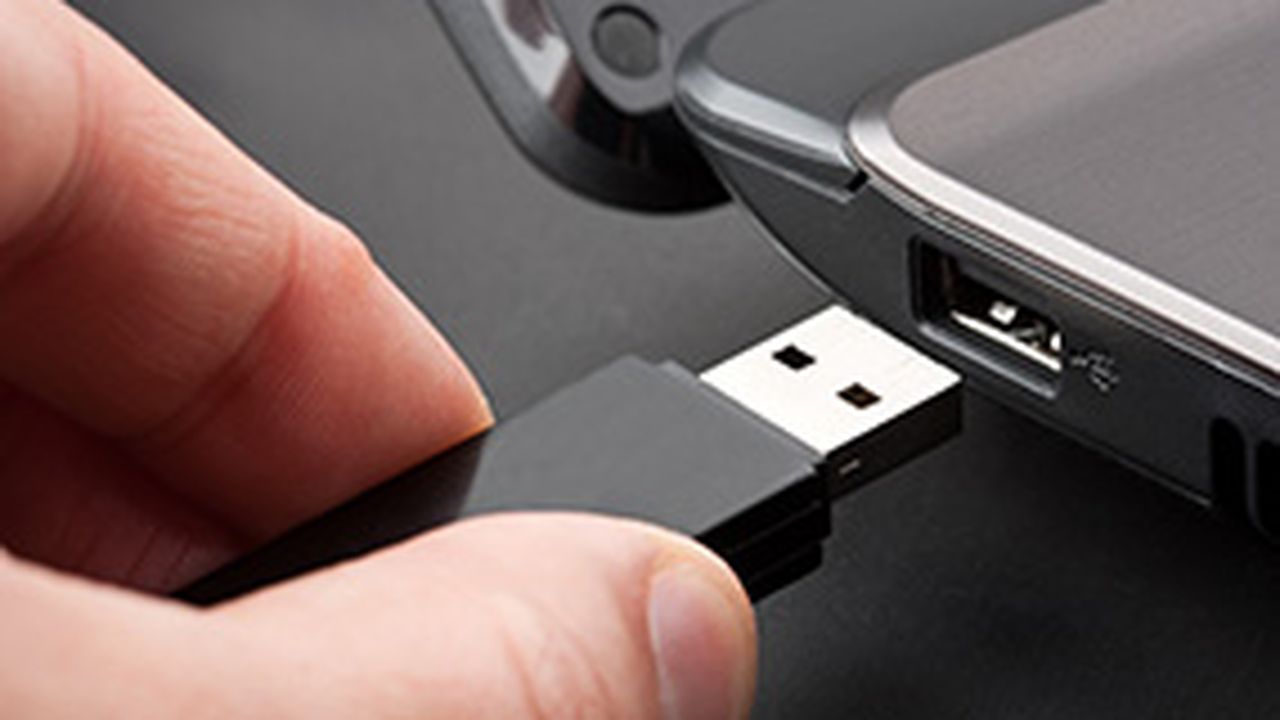 Clé USB au travail : être connectée ou ne pas être connectée, telle est la question !