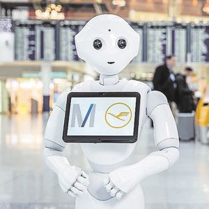 Le robot d'accueil Josie Pepper à l'aéroport de Munich.